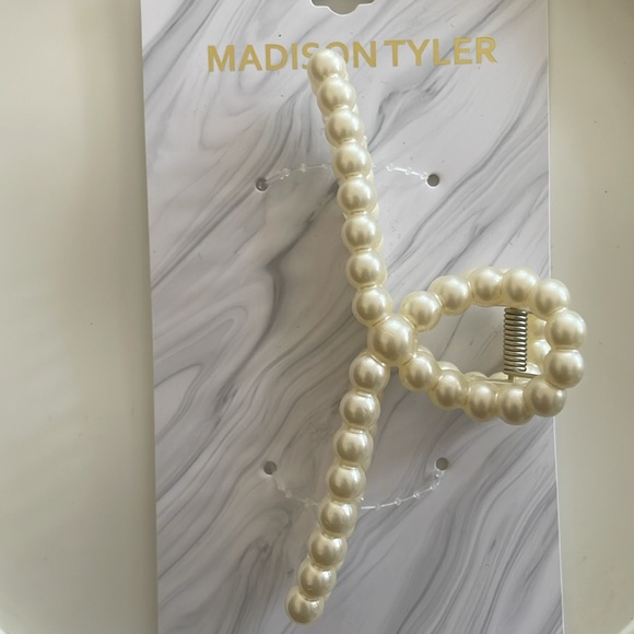 Large Faux Pearl Hair Claw Clip - Picture 4 of 6